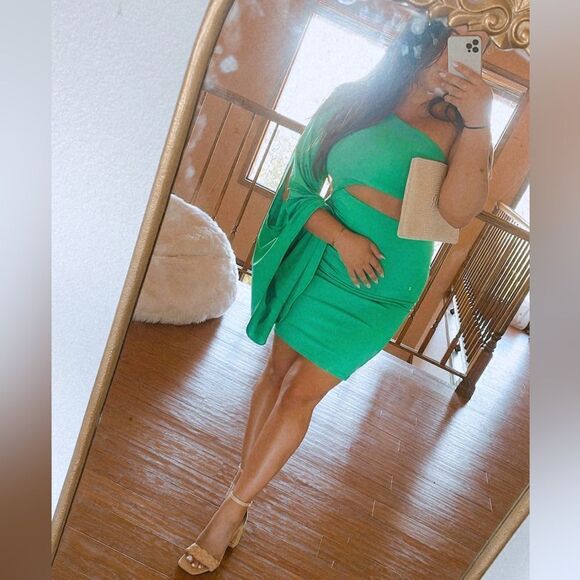 Green one shoulder dress - Picture 2 of 8